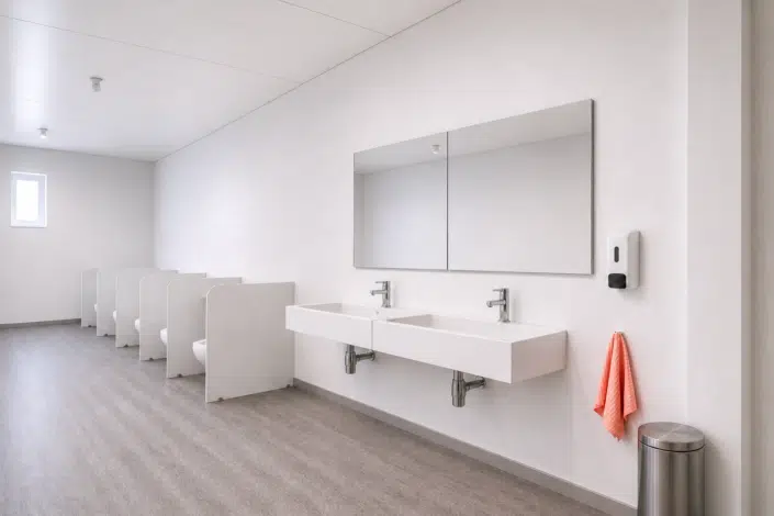 Vue extérieure du Sanitaires Petite Enfance Vahina Maison ECO 3
